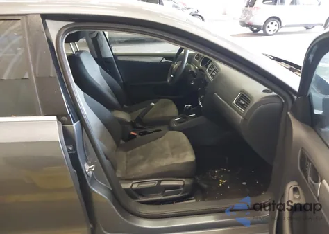 2017 Volkswagen Jetta 1.4T S z USA, uszkodzony, nr VIN 3VW2B7AJ2HM317030